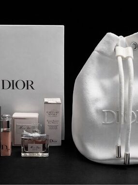 Dior Beauty Pouch + Mini Set Miss Dior Parfum Lip Maximizer